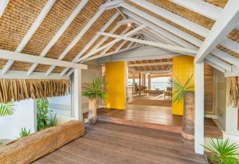 Moorea Island Beach Hotel has Balcony rooms