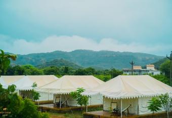Ranthambhore Bagh Dwar Camp has Balcony rooms