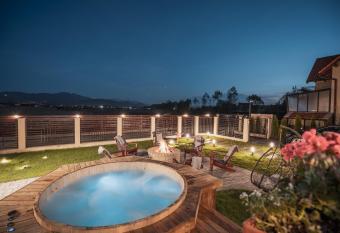 Roots Villa Redwood has Balcony rooms