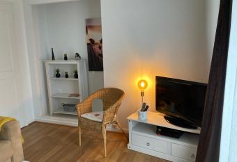 Appart Aux deux Colombes avec Balcon et Garage has Balcony rooms