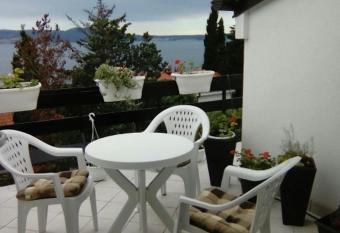 Apartment in Novi Vinodolski with sea view, terrace, air conditioning, Wi-Fi (3667-4) has Balcony rooms