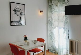 Hostal Lucia by gaiarooms allows 18 year olds to book a room
