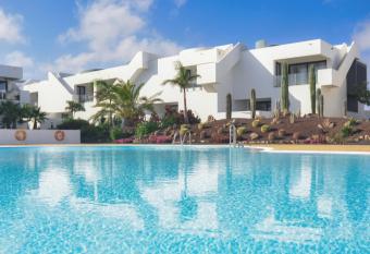 Book Jet - Costa Dream Apartment has Balcony rooms