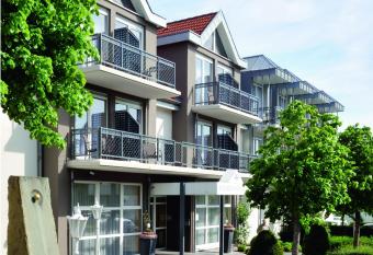 Kurhotel Gr  ttner mit eigenem Sole Thermal Schwimmbad 32 Grad und Saunalandschaft allows 18 year olds to book a room