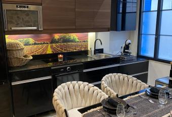 Chambre via Natina has Balcony rooms