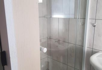 ALIMOP GUESTHOUSE has rooms with a private hot tub