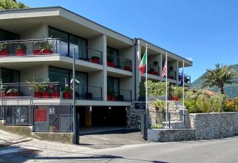 Hotel Lago allows 18 year olds to book a room