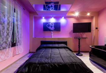 Afrodite IdroSuite allows 18 year olds to book a room