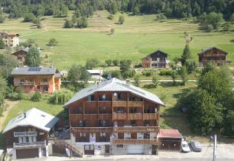 Chalet de la Yodine allows 18 year olds to book a room