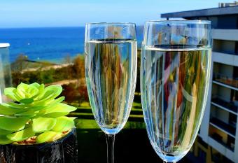 Seaside Park Apartment 616 SeaVIEW allows 18 year olds to book a room