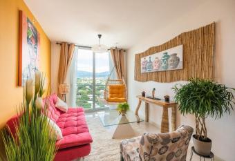 Boho Chic, Apart- condo cerca de SJO Intl airport has Balcony rooms