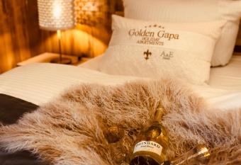 Golden GaPa  has Balcony rooms