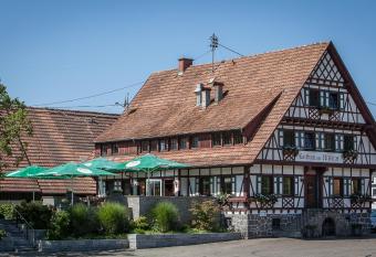 Gasthaus zum Hirsch has Balcony rooms