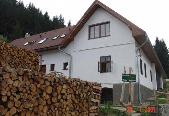 Penzi  n u   upku has Balcony rooms