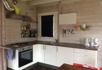 Thuiskomen, genieten aan het water has Balcony rooms