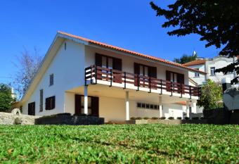 Casa S  o Pedro allows 18 year olds to book a room