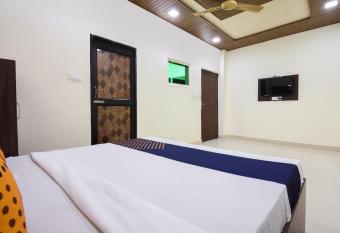 OYO 63445 Deep Guest House allows 18 year olds to book a room