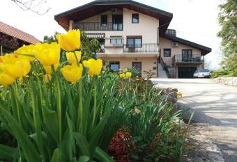 Apartments Strmac has Balcony rooms