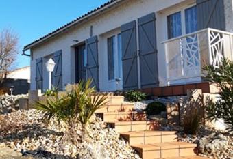 CHANTONNAY 2 chambres priv  es pour 4 personnes allows 18 year olds to book a room