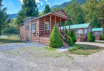 Maggie Valley Cabin Rentals has Balcony rooms