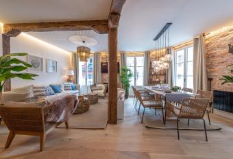 Arechaga AC by Staynnapartments has Balcony rooms