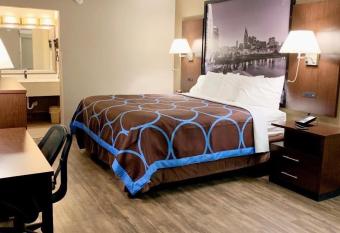 Super 8 by Wyndham Cookeville allows 18 year olds to book a room