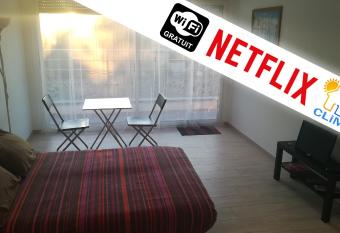 Le Studio des 3 Moulins has Balcony rooms