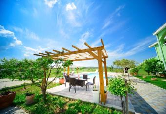 3 bedrooms appartement at Ljubac 300 m away from the beach with sea view shared pool and furnished garden has Balcony rooms