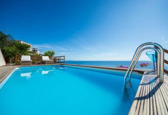 4 bedrooms villa with sea view private pool and jacuzzi at Maiori has Balcony rooms