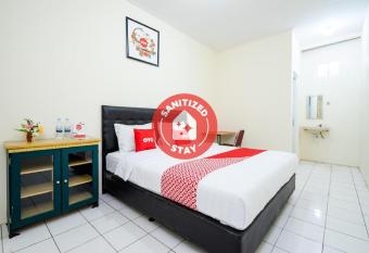 SUPER OYO 2008 Sellinas Family Residence Syariah allows 18 year olds to book a room