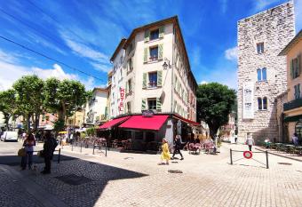 La Victoire Boutique Hotel allows 18 year olds to book a room