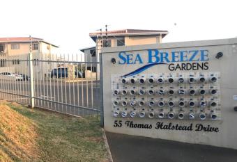 Seabreeze Modern Apartment sleeps up to 4 people has Balcony rooms