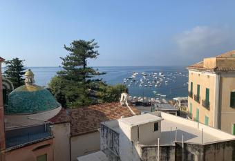 Casa Ester e Antonella has Balcony rooms