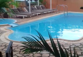 Studio at Pointe aux piments 200 m away from the beach with shared pool balcony and wifi has Balcony rooms
