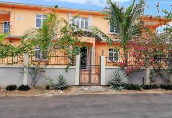 2 bedrooms apartement at Trou aux Biches 300 m away from the beach with enclosed garden and wifi has Balcony rooms