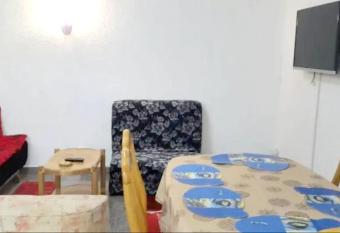 2 bedrooms appartement at Flic en Flac 500 m away from the beach with city view and balcony has Balcony rooms