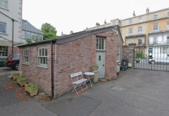The Coach House, Clifton and Parking - Hopewell allows 18 year olds to book a room