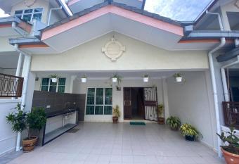 HILLVIEW HOMESTAY has Balcony rooms