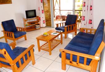 3 bedrooms apartement at Blue Bay 300 m away from the beach with sea view enclosed garden and wifi has Balcony rooms