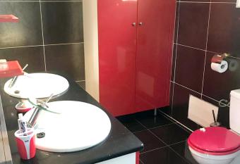 Maison de 2 chambres avec piscine partagee terrasse amenagee et wifi a Sainte Rose has Balcony rooms