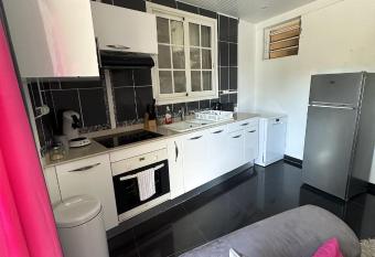 Appartement d une chambre avec piscine partagee terrasse amenagee et wifi a Sainte Rose has Balcony rooms