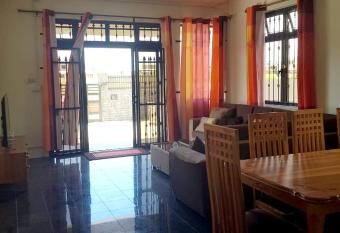 4 bedrooms house with sea view enclosed garden and wifi at Mahebourg 2 km away from the beach has Balcony rooms