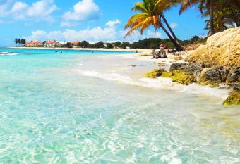 Propriete d une chambre avec jardin clos a Saint Francois a 2 km de la plage has Balcony rooms