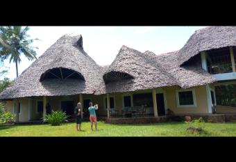 Diani Beach-Villa Kirsch has Balcony rooms