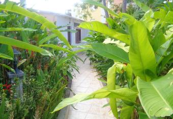 Appartement de 3 chambres avec jardin clos et wifi a Port Louis a 3 km de la plage has Balcony rooms