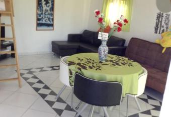 Appartement de 2 chambres avec jardin clos et wifi a Le Moule a 3 km de la plage has Balcony rooms