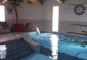 H  tel Calme Des Pins & Spa has Balcony rooms