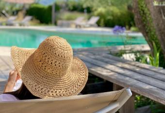 Maison d H  tes Bleu Azur allows 18 year olds to book a room