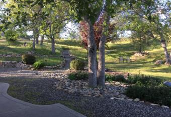 Oak Retreat by Yosemite National Park has Balcony rooms