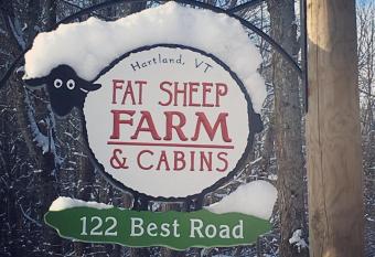 Fat Sheep Farm & Cabins has Balcony rooms